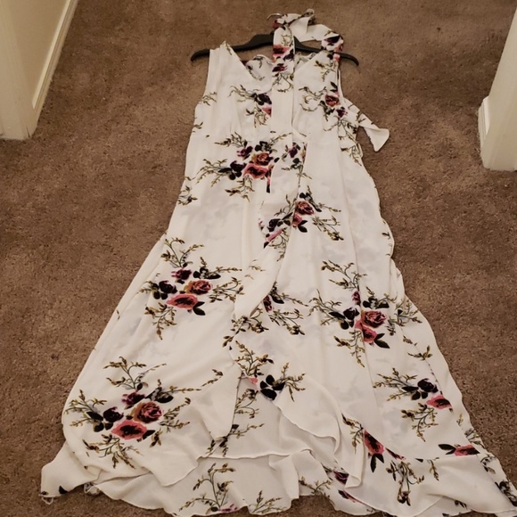 Beautiful white floral dress - Picture 2 of 4